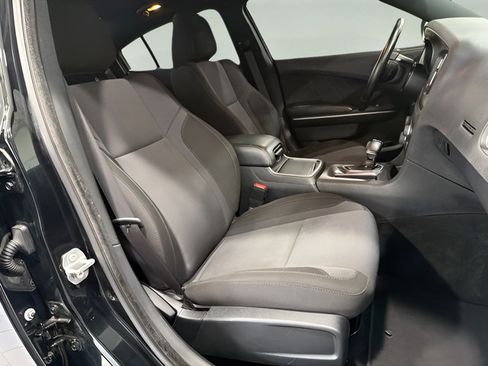 Used 2019 Dodge Charger SXT RWD image 14