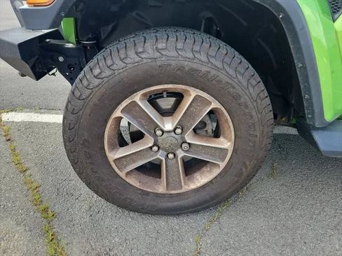 Used 2020 Jeep Wrangler Unlimited Sahara AWD/4WD image 3