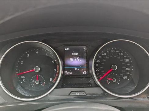 Used 2018 Volkswagen Tiguan SE image 26