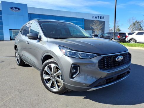 Used 2023 Ford Escape Platinum image 1
