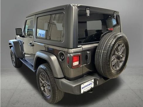 Used 2025 Jeep Wrangler Sport AWD/4WD image 3