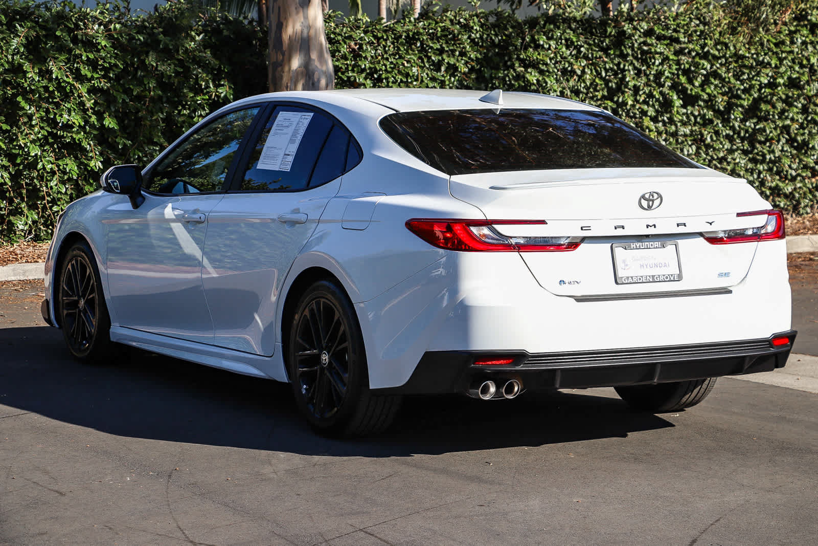 Used 2025 Toyota Camry SE FWD image 8
