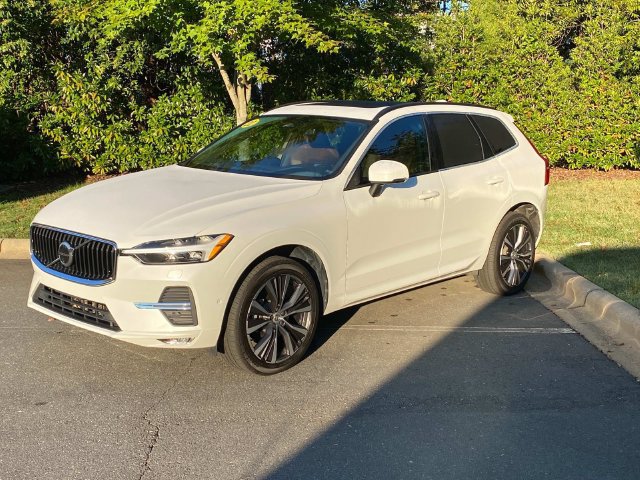 Used 2022 Volvo XC60 B5 Momentum w/ Advanced Package FWD image 3