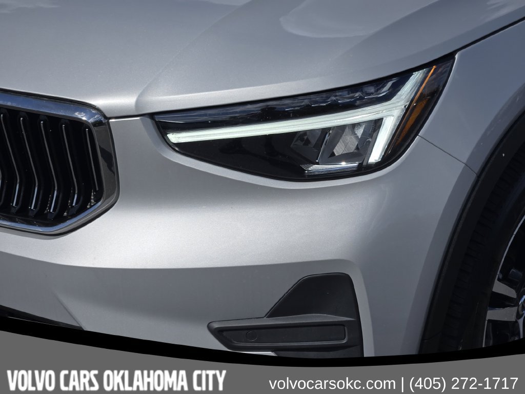 Certified 2025 Volvo XC40 B5 Core AWD/4WD image 10