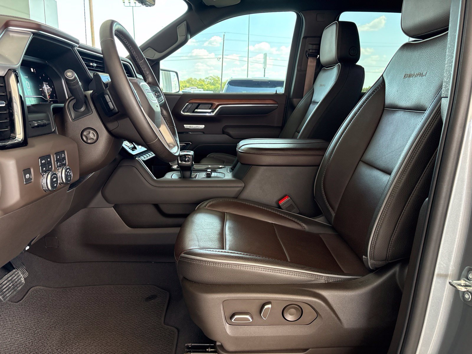 Used 2023 GMC Sierra 1500 Denali w/ Denali Reserve Package AWD/4WD image 18