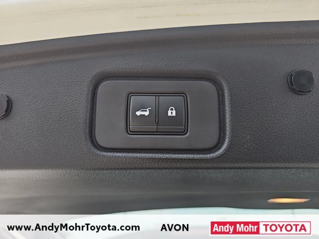 Used 2023 Nissan Pathfinder SL AWD/4WD image 32