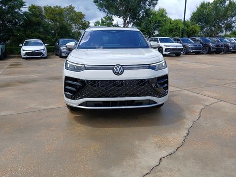 New 2026 Volkswagen Tiguan SEL R-Line AWD/4WD image 2