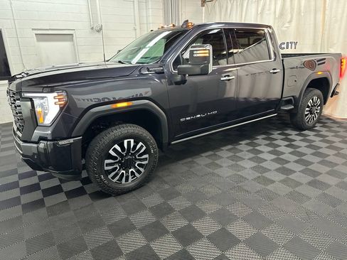 Used 2025 GMC Sierra 2500 Denali Ultimate AWD/4WD image 5