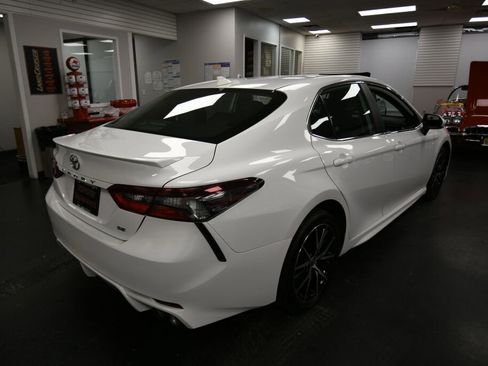 Used 2024 Toyota Camry SE image 7