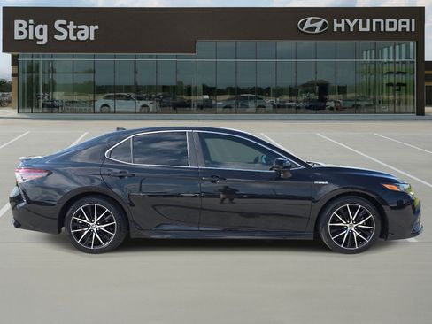 Used 2021 Toyota Camry SE FWD image 5