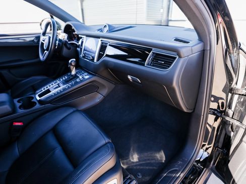 Certified 2018 Porsche Macan Sport Edition image 27