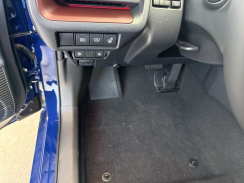 Certified 2025 Toyota Prius Plug-In Hybrid image 11