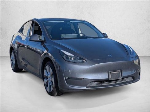 Used 2023 Tesla Model Y Long Range image 3