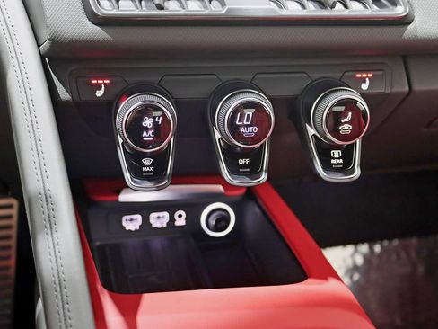 Used 2021 Audi R8 V10 w/ Premium Package RWD image 22