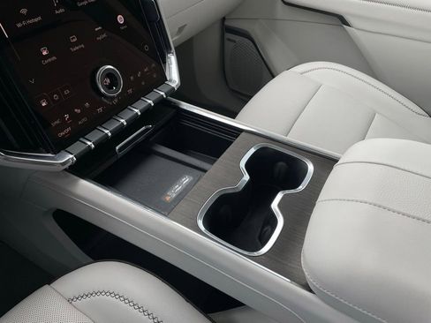 Used 2024 GMC Acadia Denali FWD image 19
