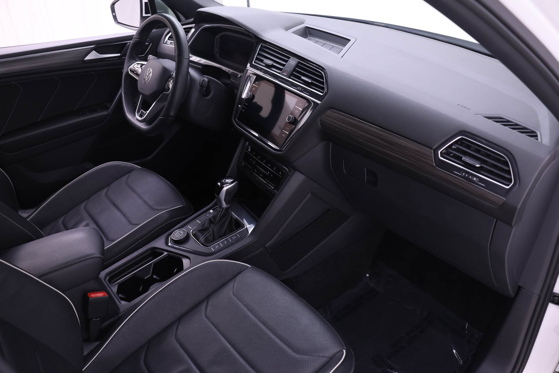 Used 2024 Volkswagen Tiguan SEL R-Line AWD/4WD image 22