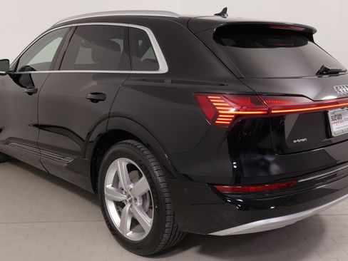 Used 2019 Audi e-tron Prestige w/ Prestige Package image 15