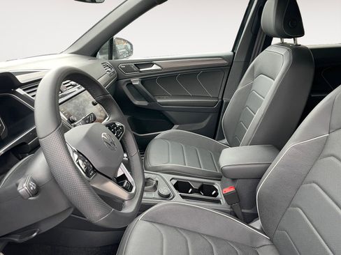 Used 2024 Volkswagen Tiguan SEL R-Line image 21