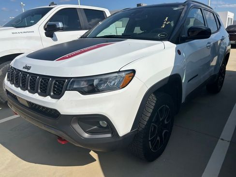 Used 2025 Jeep Compass Trailhawk w/ Trailer Tow Group AWD/4WD image 14