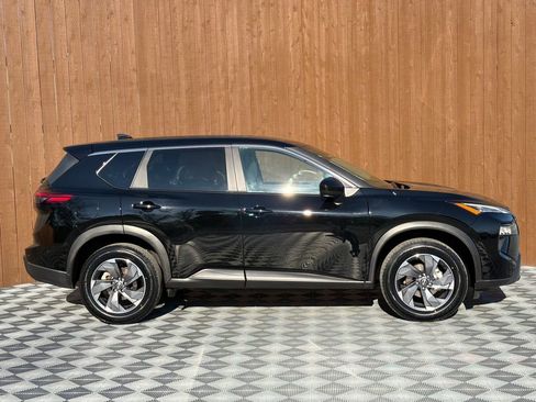 Used 2025 Nissan Rogue SV image 11