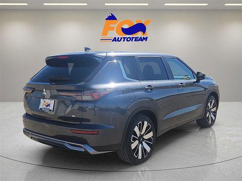 Used 2025 Mitsubishi Outlander SE image 5