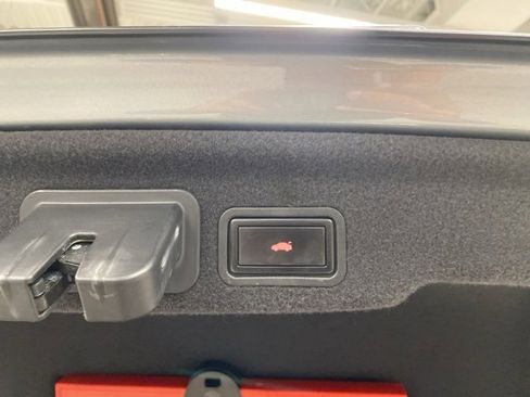 Used 2012 Audi A8 L 4.2 image 8