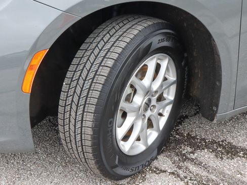 Used 2022 Chrysler Pacifica Touring-L FWD image 16