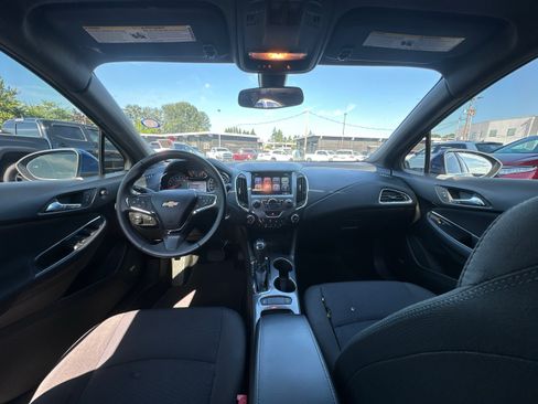 Used 2018 Chevrolet Cruze LT w/ LT True North Edition FWD image 29