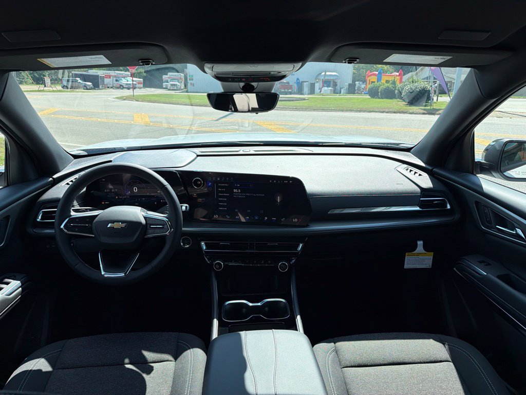 New 2027 Chevrolet Traverse LT w/ Driver Confidence Package FWD image 15