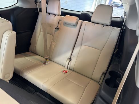 Used 2023 Toyota Highlander Platinum image 41