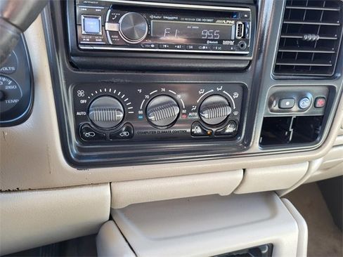 Used 2001 Chevrolet Tahoe LT w/ LT Preferred Equipment Group image 8