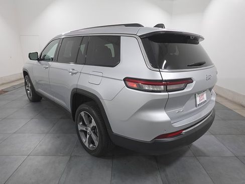 Used 2023 Jeep Grand Cherokee L Limited w/ Luxury Tech Group II image 3