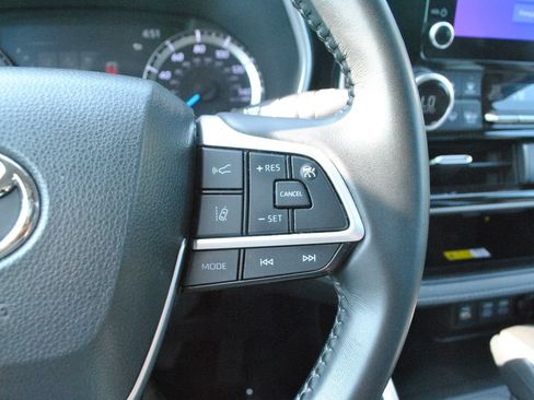 Used 2023 Toyota Highlander XLE AWD/4WD image 22