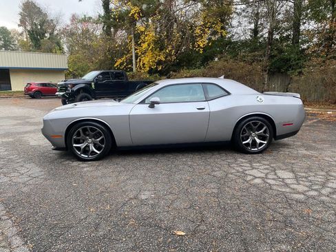 Used 2016 Dodge Challenger SXT Plus image 8