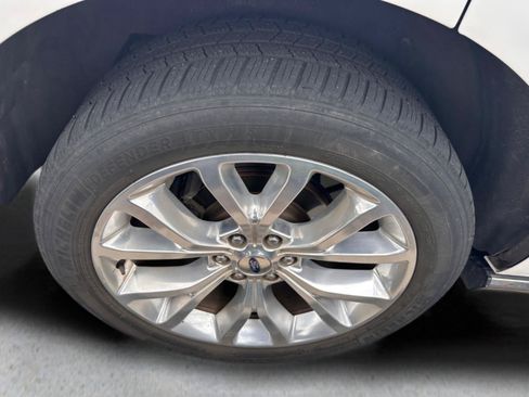 Used 2018 Ford Expedition Limited w/ Equipment Group 302A RWD image 16