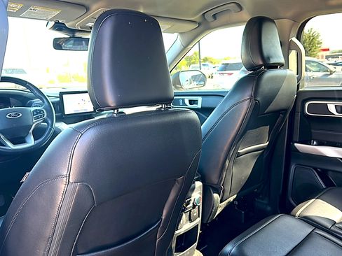 Used 2021 Ford Explorer XLT w/ Equipment Group 202A image 17