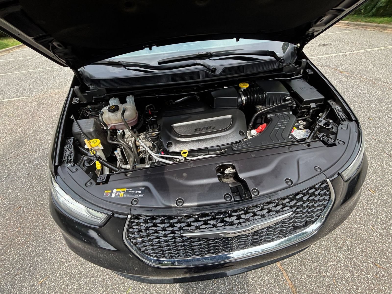 Used 2025 Chrysler Pacifica Select FWD image 28