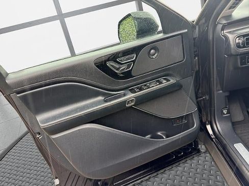 Used 2025 Lincoln Aviator AWD w/ Jet Appearance Package image 40
