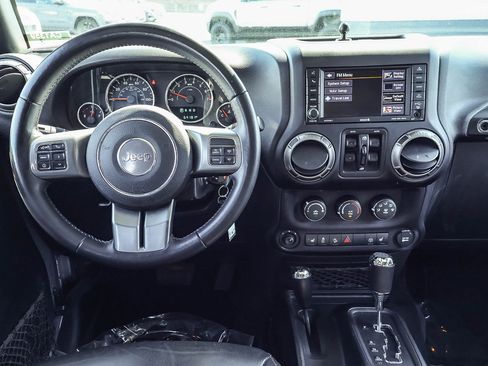 Used 2018 Jeep Wrangler Unlimited Sahara AWD/4WD image 3