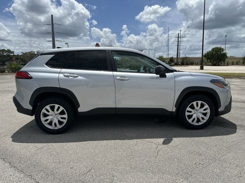 Used 2022 Toyota Corolla Cross L FWD image 15