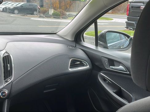 Used 2017 Chevrolet Cruze LT w/ Convenience Package image 22