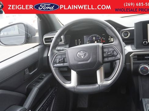 Used 2025 Toyota 4Runner SR5 image 14