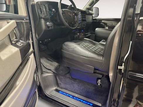 Used 2024 Chevrolet Express 2500 image 10