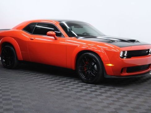 Used 2019 Dodge Challenger SXT image 3