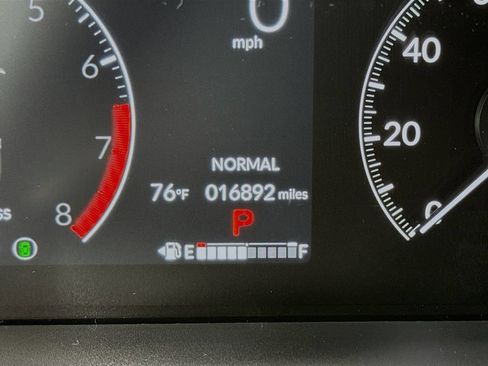 Used 2025 Honda Pilot EX-L image 9