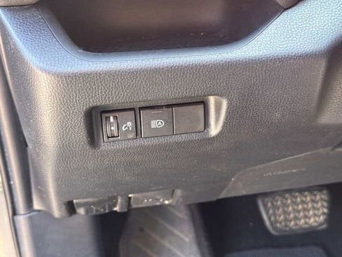 Used 2019 Toyota RAV4 XLE AWD/4WD image 25