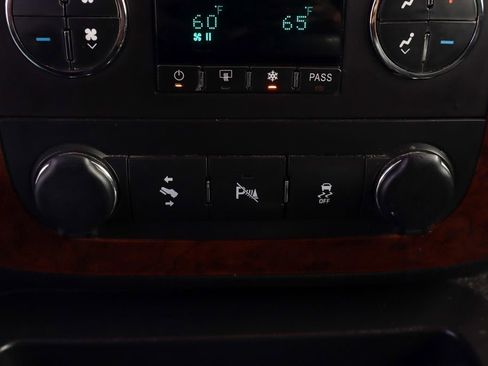 Used 2013 Chevrolet Suburban 2500 LT AWD/4WD image 36