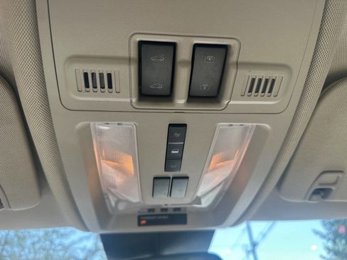 Used 2011 Cadillac SRX Luxury image 18