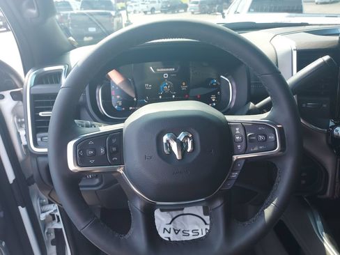 Used 2025 RAM 2500 Laramie AWD/4WD image 17