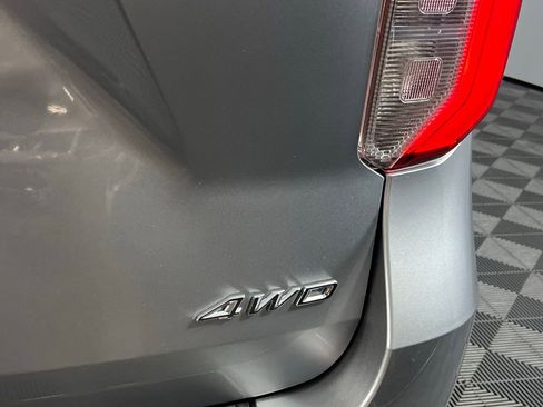 Used 2024 Ford Explorer Limited image 19